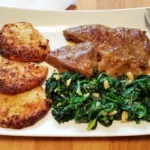 Hovädzie so špenátom a karfiolovými plackami